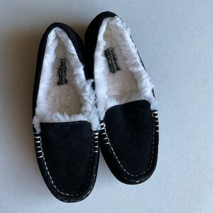 Koolaburra by UGG NEW black suede moccasin slippers size 7